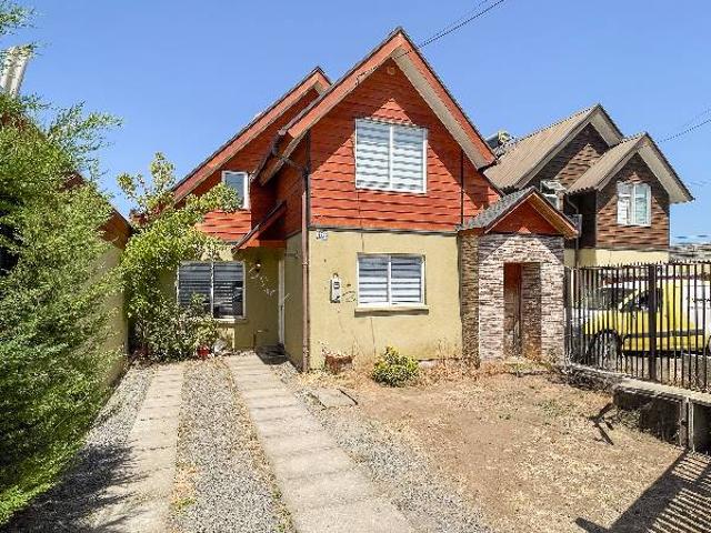 Arriendo casa de 2 pisos en barrio residencial en G.Mistral