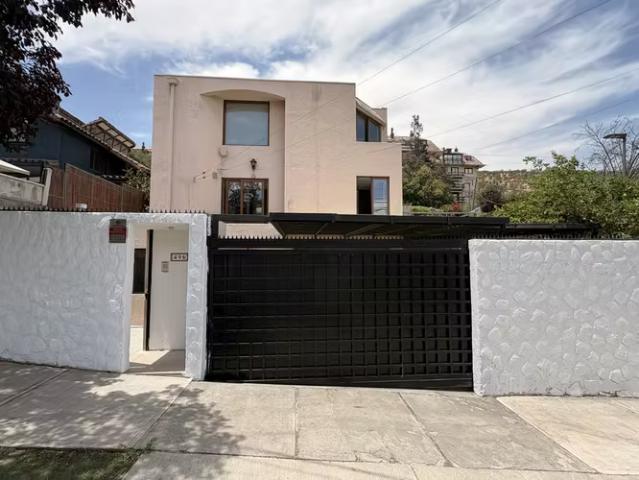 Arriendo casa de 3 habitaciones en las condes