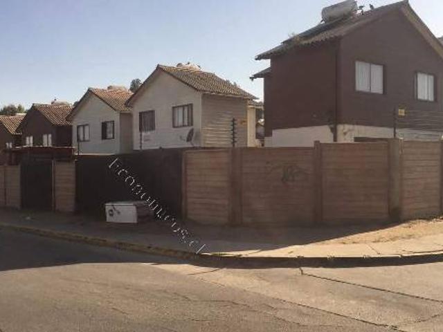 Arriendo casa dos pisos