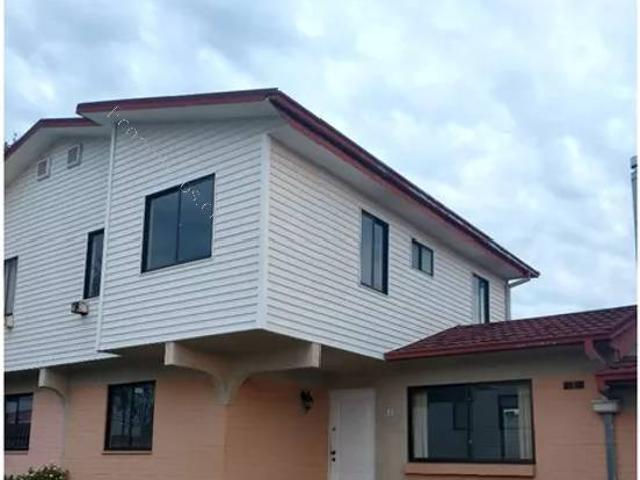 Arriendo casa dos pisos,4 dormitorios,3 baños. Villa Alemana