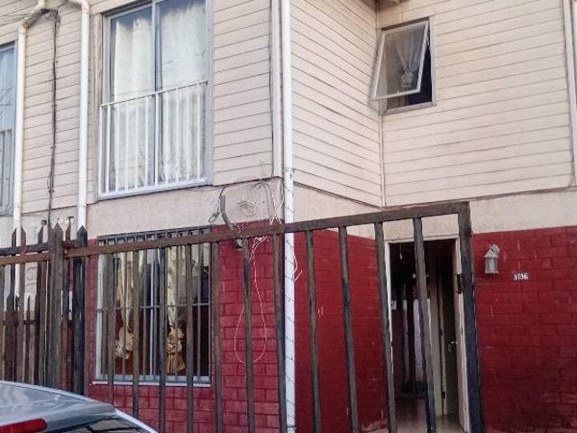 Arriendo casa dos pisos