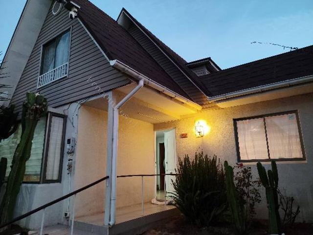 ARRIENDO CASA DOS PISOS EXCELENTE SECTOR LOS PINOS