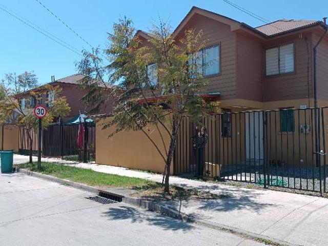 Arriendo casa, dos pisos, excelente ubicación. Buin