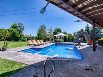 Arriendo casa excepcional con gran terreno en pasa.