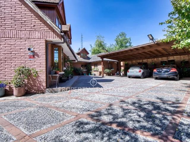 Arriendo Casa Excepcional Con Gran Terreno En Pasa.