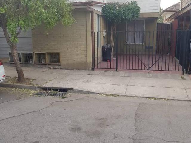 Arriendo Casa En Barrio Austral En Ciudad Satélite Maipú