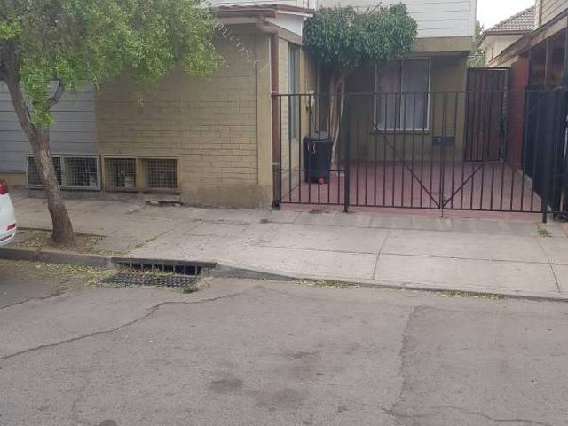 Arriendo Casa En Barrio Austral En Ciudad Satélite Maipú