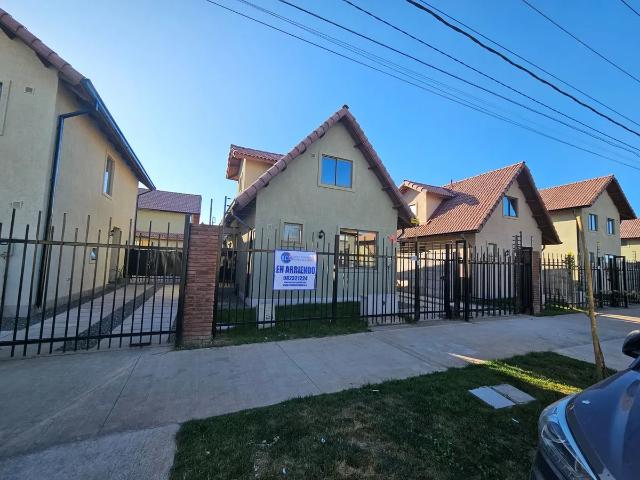 Arriendo Casa En Barrio Residencial, Hacienda Esmeralda