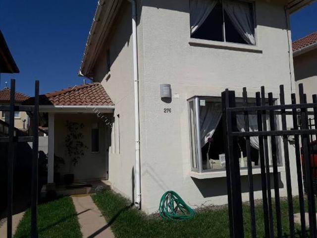 Arriendo Casa en Cond. Las Flores III, calle Pedro Correa