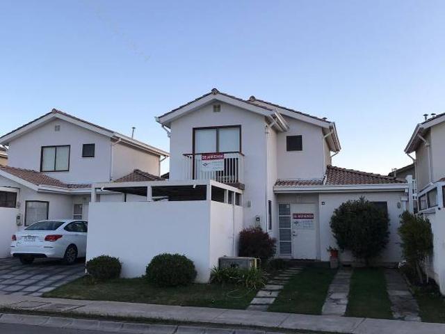 Arriendo Casa en Condominio $650.000
