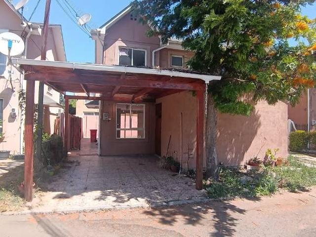 Arriendo casa en condominio