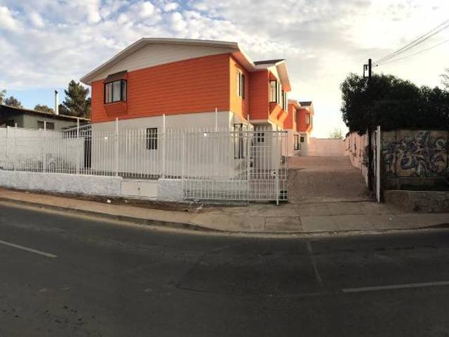 Arriendo casa en condominio