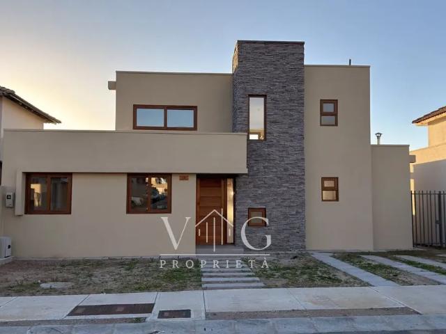 Arriendo Casa En Condominio Cerro Oriente