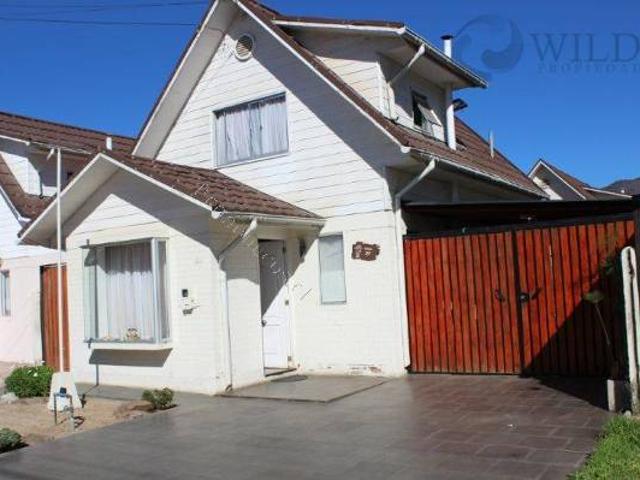 Arriendo Casa en Condominio aislada 3D / 2B La Cruz