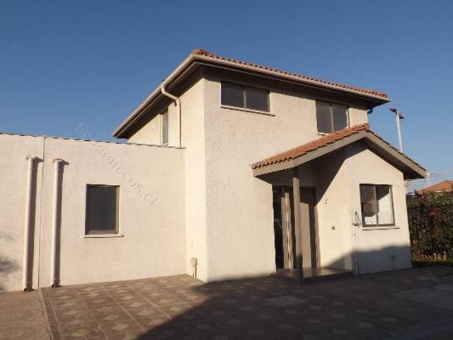 Arriendo Casa en Condominio en Buin