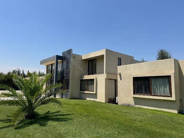 Arriendo casa en condominio El algarrobal 2 Chicureo