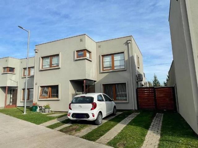 ARRIENDO CASA EN CONDOMINIO HACIENDA LOS ENCINOS