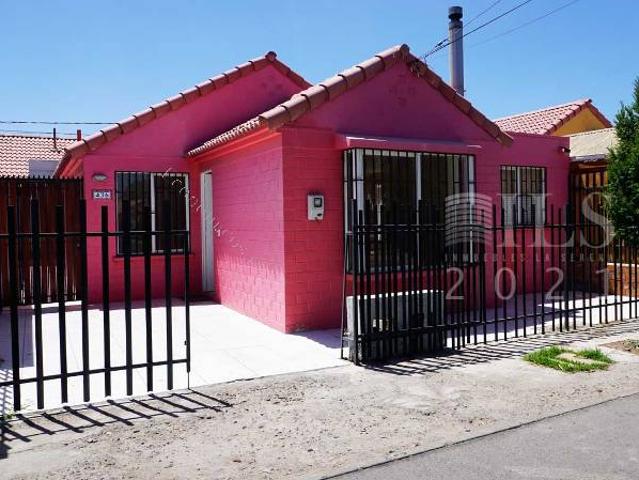ARRIENDO CASA EN PUERTAS DEL MAR, SIN MUEBLES AÑO CORRIDO