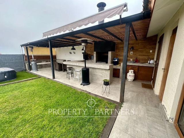 Arriendo Casa En Pasaje Cerrado Sector Rosario De.