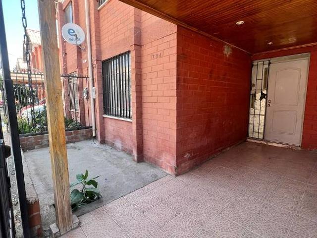Arriendo casa en Parque de Lampa