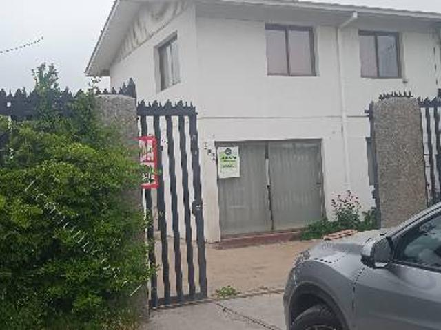 Arriendo Casa esquina dos pisos
