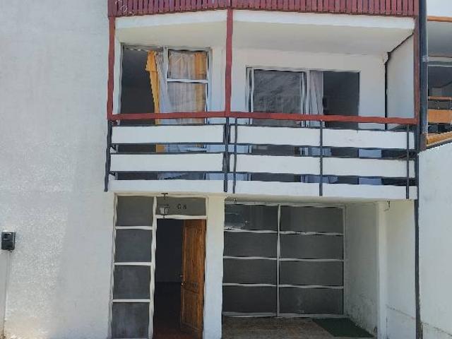 Arriendo Casa Grande en condominio