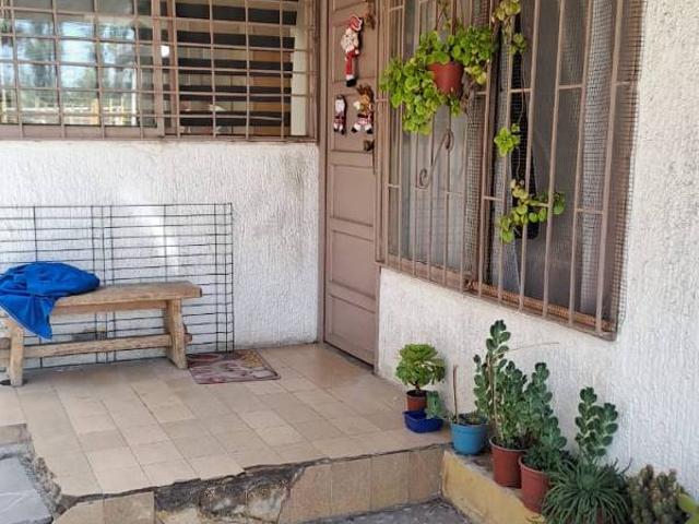 ARRIENDO CASA INTERIOR A 50 MT DEL METRO