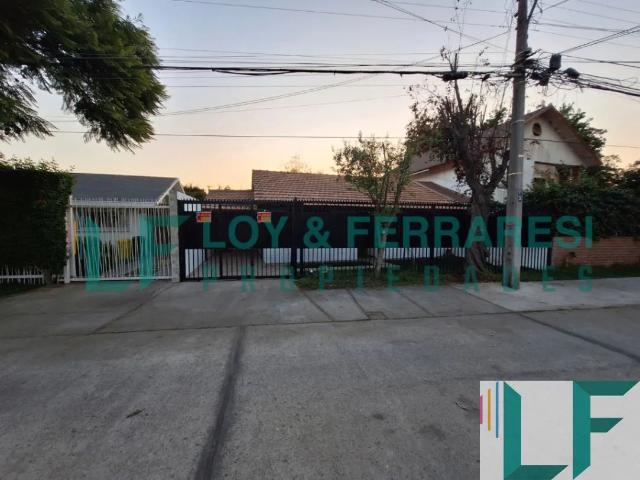 Arriendo casa los dominicos con estacionamiento