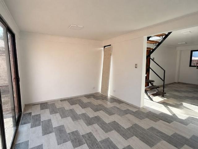 ARRIENDO CASA SAN JOAQUIN 2 PISOS