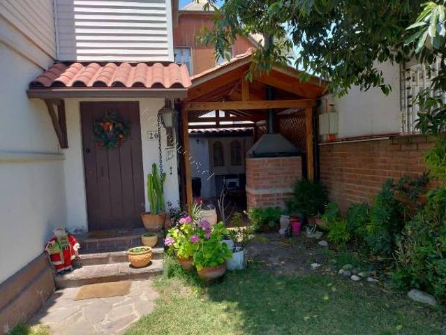 Arriendo, Casa sólida, central, 4 d