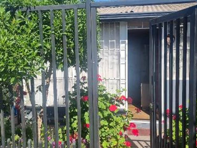 Arriendo casa un piso semi amoblada