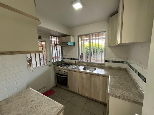 Arriendo Casa 2D+1B+1Estc Camino las Flores Larapinta Lampa