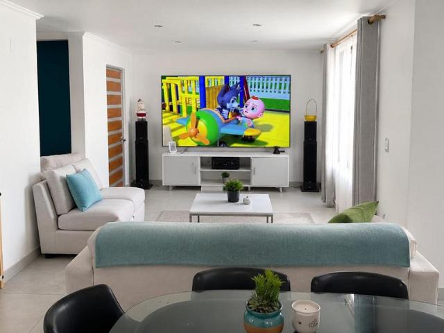 ARRIENDO CASA 3HAB 2BA COLINA