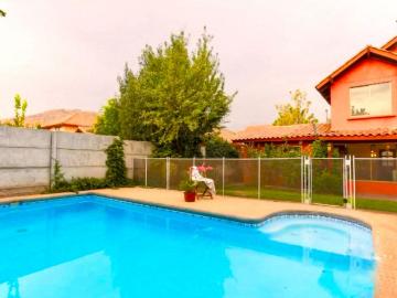 ARRIENDO CASA 4 D 3 B CONDOMINIO CHICUREO NORTE