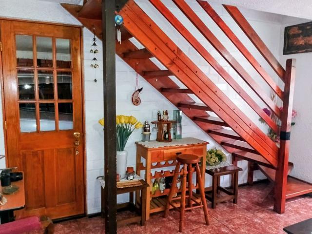 ARRIENDO CASA 4 DORMITORIOS METRO TREN CINCO PINOS