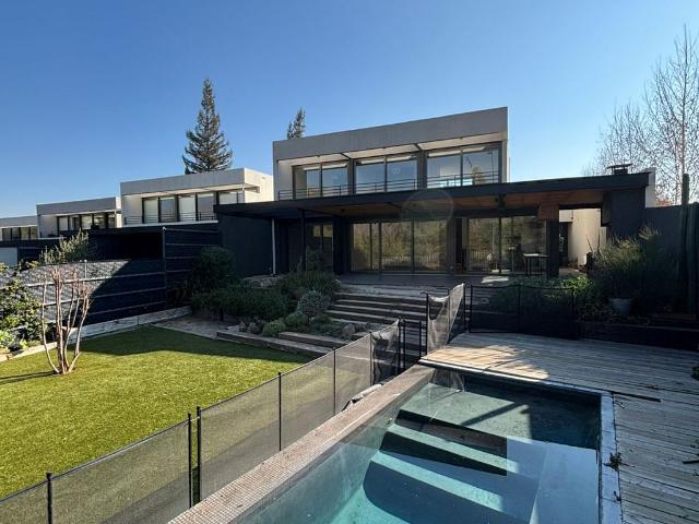 ARRIENDO CASA 4HAB 4BA LO BARNECHEA