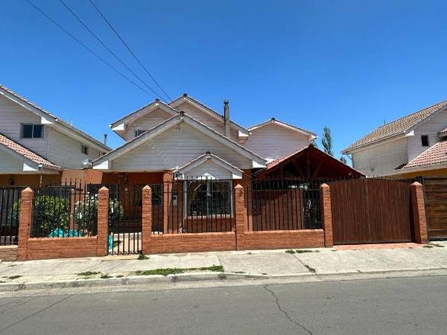Arriendo Casa 5D/2B/3E, La Cruz