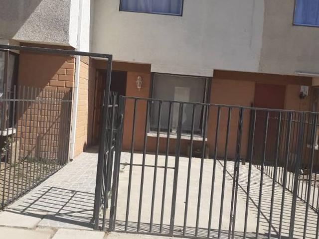 ARRIENDO CASA