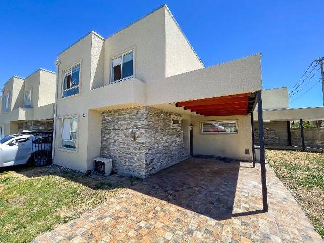 Arriendo de amplia casa en excelente sector residencial