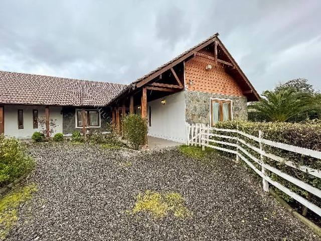 Arriendo de amplia y hermosa casa en exclusivo condominio