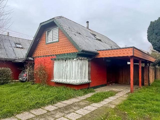 Arriendo de casa de 2 pisos en sector residencial de LA