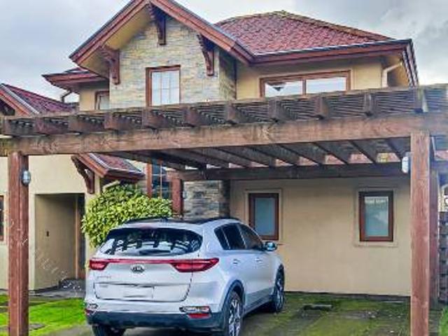 Arriendo de casa en exclusivo condominio privado