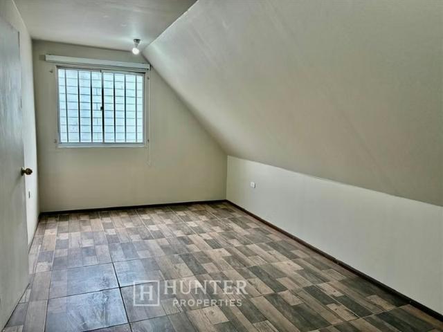 Casas en arriendo en Talca | Casa en arriendo de 4D 1B, sala estar. En Barrio norte Talca 4 dormitorios por CLP 350000.00