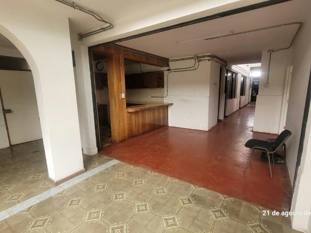 Arriendo de casas en arica | arriendo amplia propiedad calle chiloe 14 dormitorios por clp 2500. 00