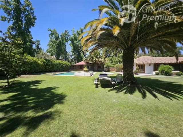 Casas en arriendo en Calera de Tango | Casa en arriendo de 5 dorm. En Calera de Tango 5 dormitorios por CLP 3000. 00