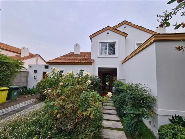 Casas en arriendo en Colina | Casa en Arriendo en Colina 4 dormitorios por CLF 54.00