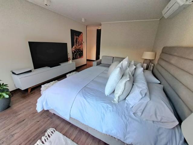 Casas en arriendo en colina | casa impactante full equopada con gym 5 dormitorios por clp 2350. 00