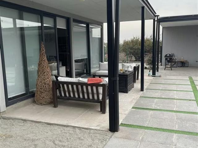 Casas en arriendo en Colina | Parcela con 2 casas + enfoque sustentable y versatil 6 dormitorios por CLF 72.00