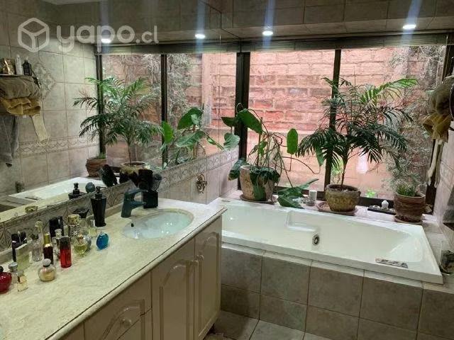 Casas en arriendo en Las Condes | Preciosa casa en Qunchamali terreno plano Las Cond 4 dormitorios por CLP 4500. 00