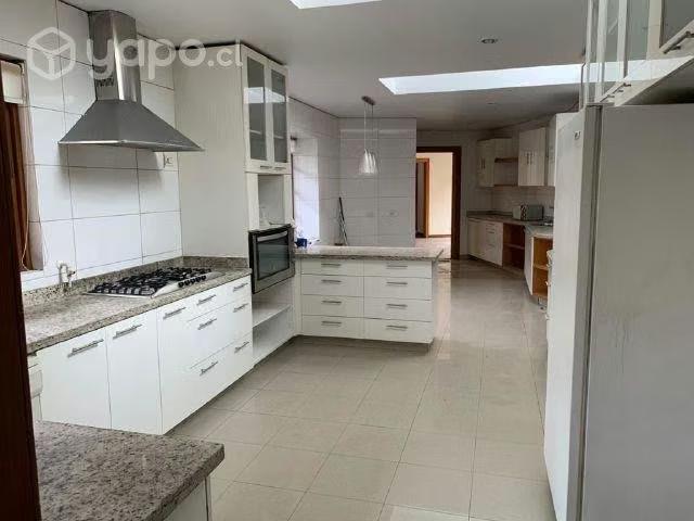 Casas en arriendo en Lo Barnechea | Casa En condominio Lomas de la Dehesa terreno plan 4 dormitorios por CLF 180.00